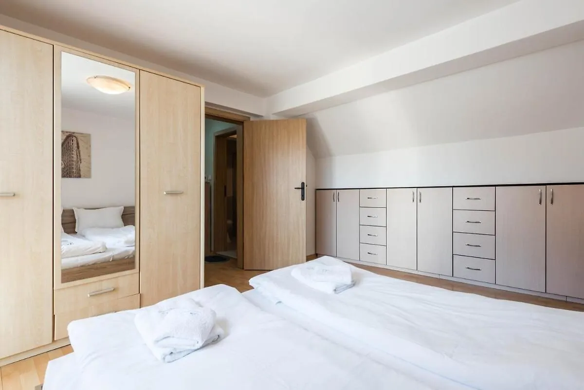 Cozy Space Near Grand Mall Warna Apartment